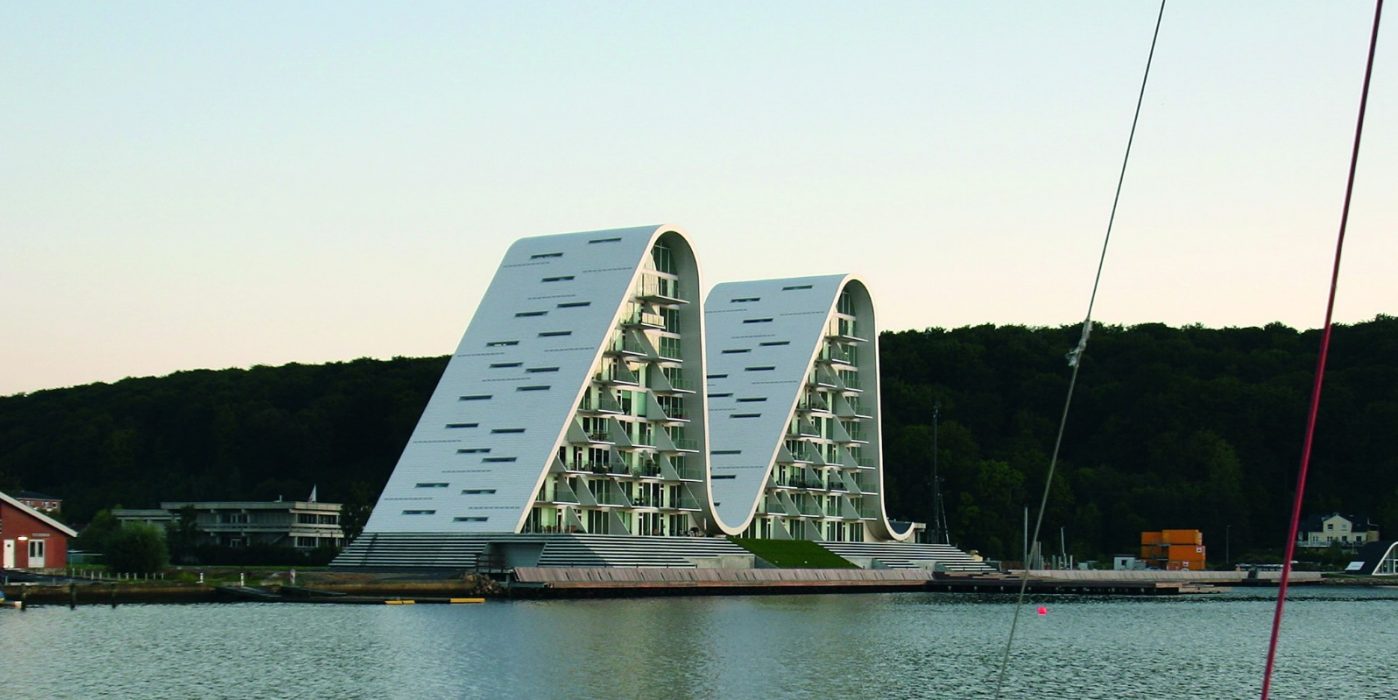 The Wave, residential building with clay facade element; Brick Award Nominee 2012; Henning Larsen Architects A/S; Photo: Thomas Mylvig