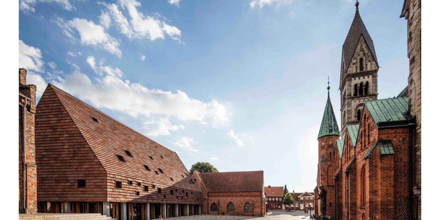 Kannikegarden, offices and multipurpose hall with facing bricks, paving bricks, Brick Award Nominee 2018; Lundgaard & Tranberg Arkitekter; Photo: Anders Sune Berg