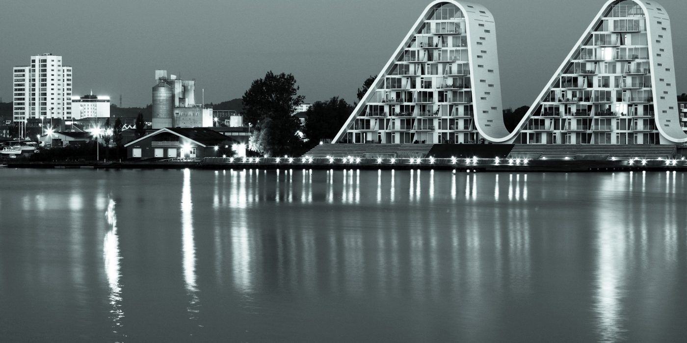 The Wave, residential building with clay facade element; Brick Award Nominee 2012; Henning Larsen Architects A/S; Photo: Thomas Mylvig