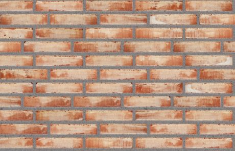 Opmuret med grå fuge