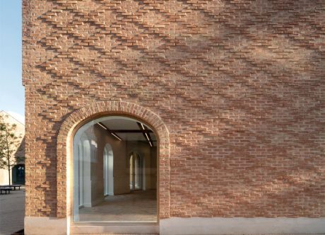 Apartment building, Oluf Bagers Plads, Gulroed haandstroegen