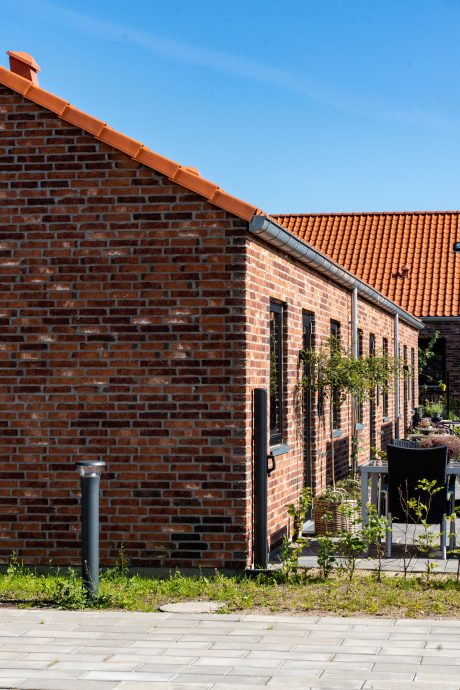 Mursten - tagsten: EW3255 - Sinus | Agttrup Gårdhuse, Danmark