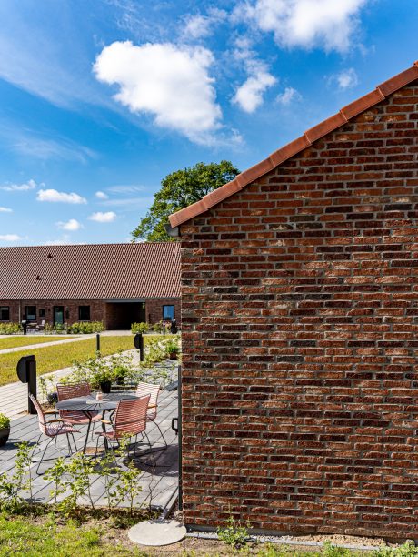 Mursten - tagsten: EW3255 - Sinus | Agttrup Gårdhuse, Danmark