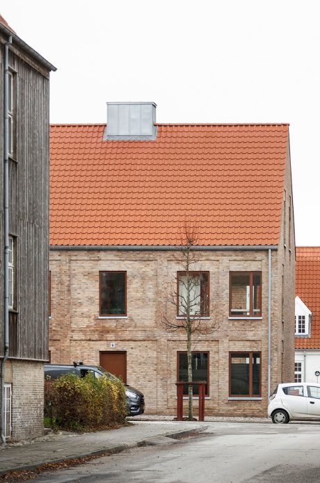 Den gamle skole, Messing