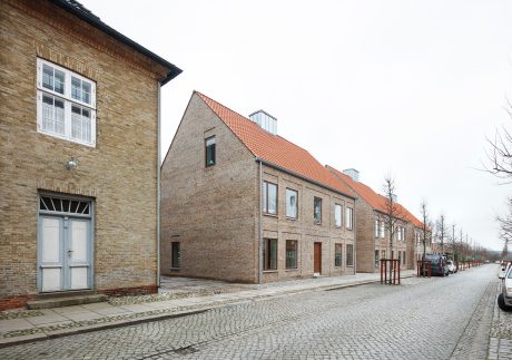 Den gamle skole, Messing