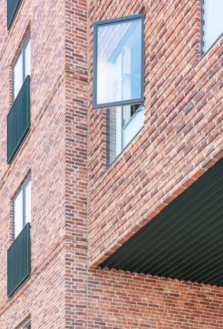 Brick: EW3255 Red shade | Fyrkanten, Høje Taastrup