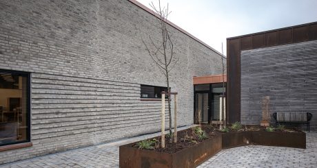 Grå mursten, grå tegl, grådæmpede mursten,  hospitalsbyggeri