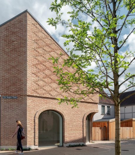 Apartment building, Oluf Bagers Plads, Gulroed haandstroegen