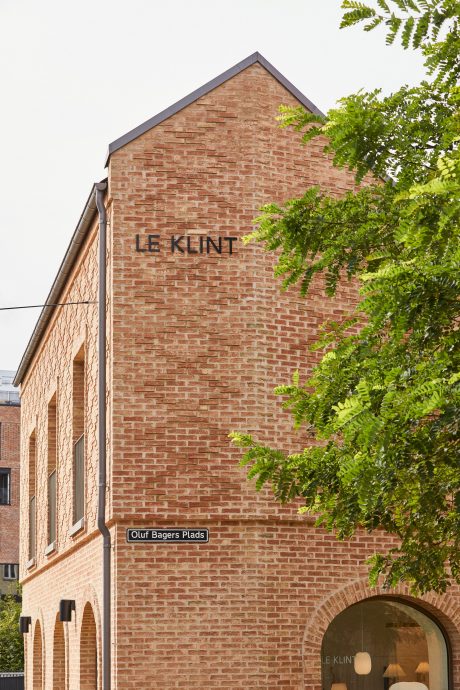 Brick: EW3370 Gulrød med spil Tagsten: Datura Naturrød+ | Oluf Bagers Plads, Odense (Denmark)