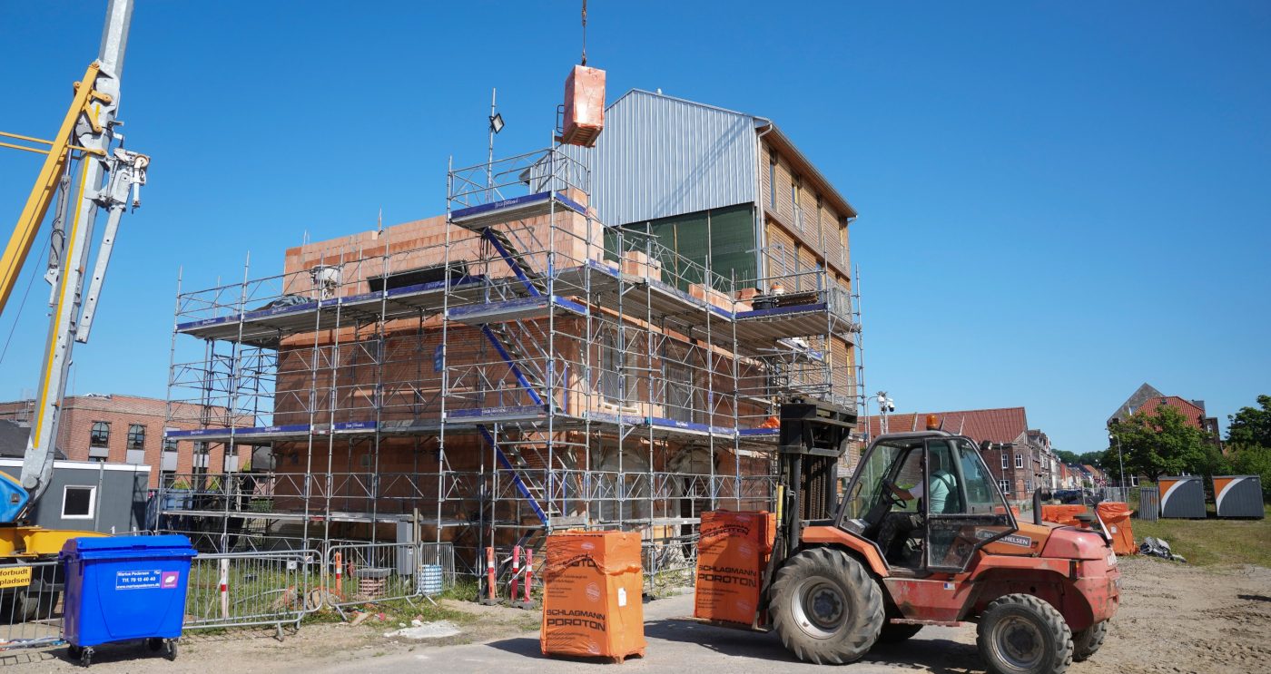 Realdania By og Byg - Fredericia 11 og 12 juni 2025.
Arbejdet i gang med byggeriet Tegl i Fredericia.
Bestiller Lise Vølund.