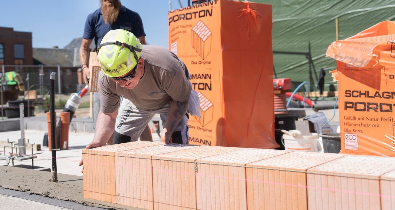 Realdania By og Byg - Fredericia 13 maj 2024. 
Murerne går i gang med byggeriet Tegl i Fredericia.
Bestiller Lise Vølund.