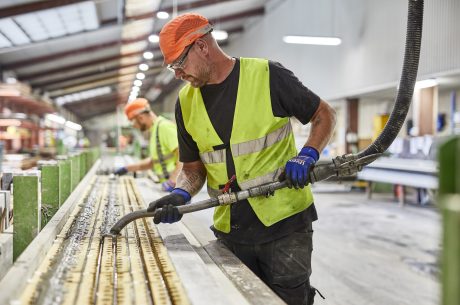 Produktion af tegloverliggere og -bjælker på Vedstaarup Teglværk