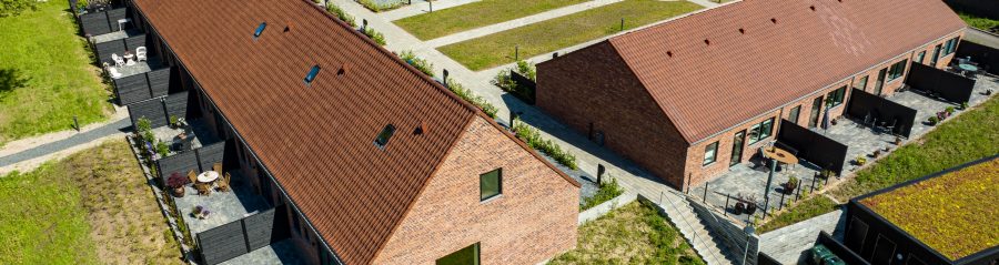 Mursten - tagsten: EW3255 - Sinus | Agttrup Gårdhuse, Danmark