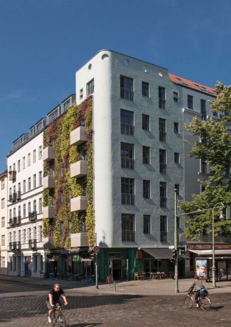 view from the street; trees, bicycle; cars; plants, Poroton S10-36,5-P